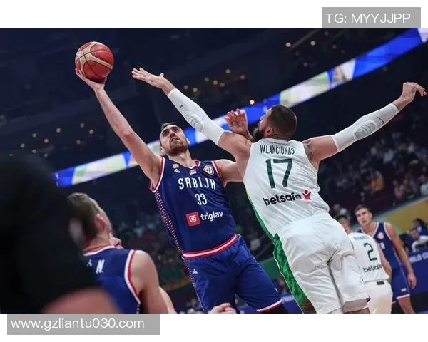 成都篮球队在世界杯积分榜中以82分稳居第一名展现强大实力